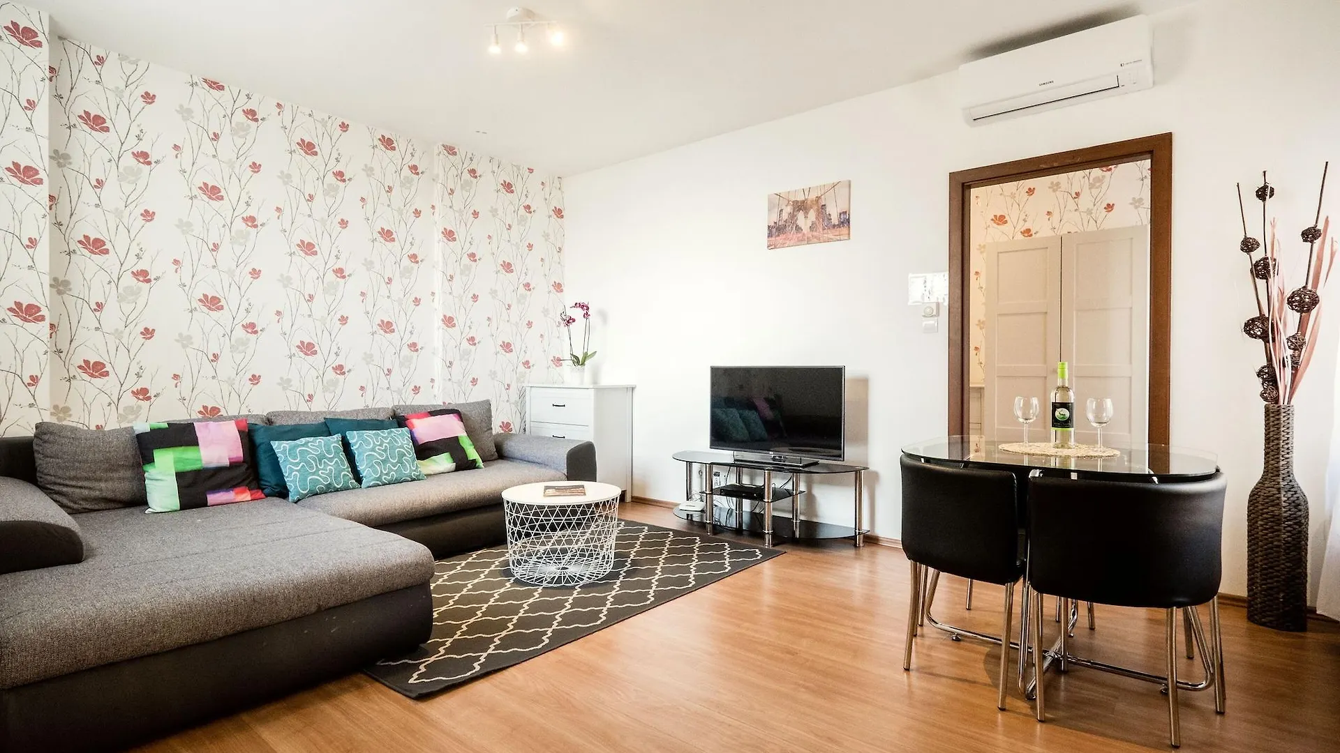Grand Budapest Apartments 4*,